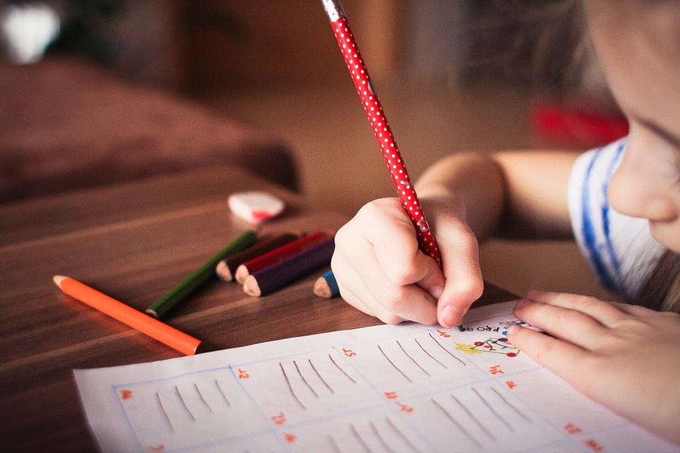 Juegos y actividades para fortalecer las manos en niños que empiezan a escribir